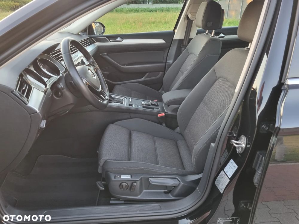 Volkswagen Passat 2.0 TDI SCR DSG Comfortline - 18
