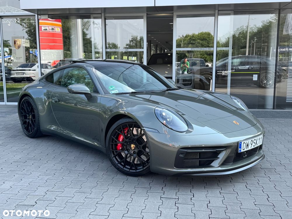 Porsche 911 Carrera 4 GTS - 4