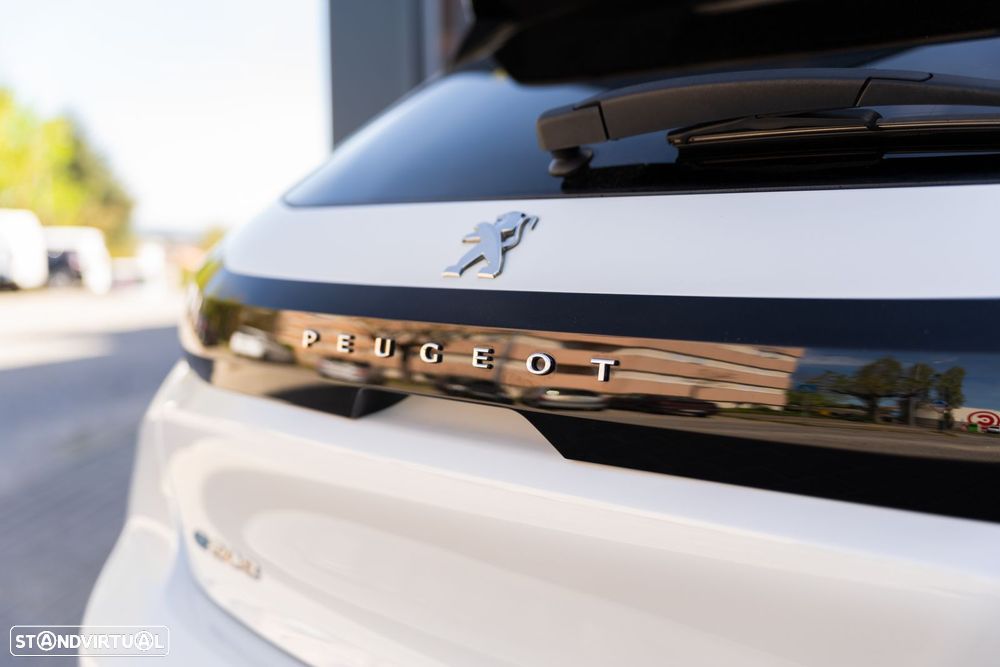 Peugeot e-208 Active Pack - 37