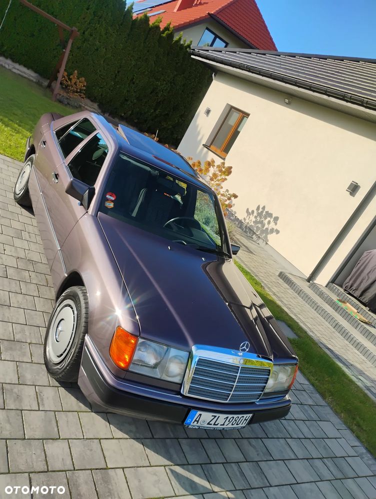 Mercedes-Benz W124 1992 photo 4