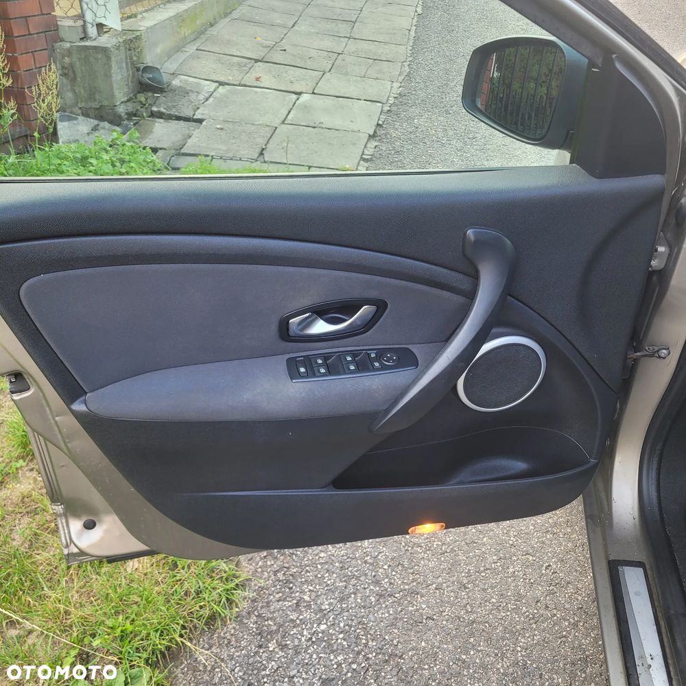 Renault Megane 1.6 16V Color Edition - 8