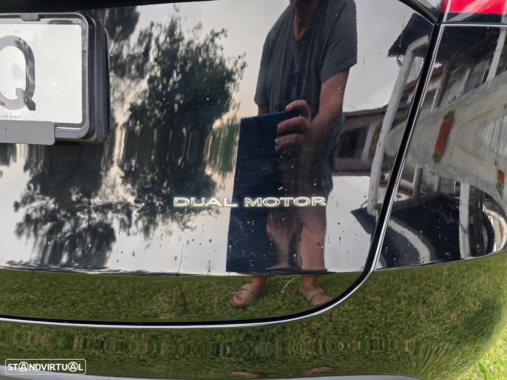 Tesla Model Y Long Range Dual Motor AWD - 12