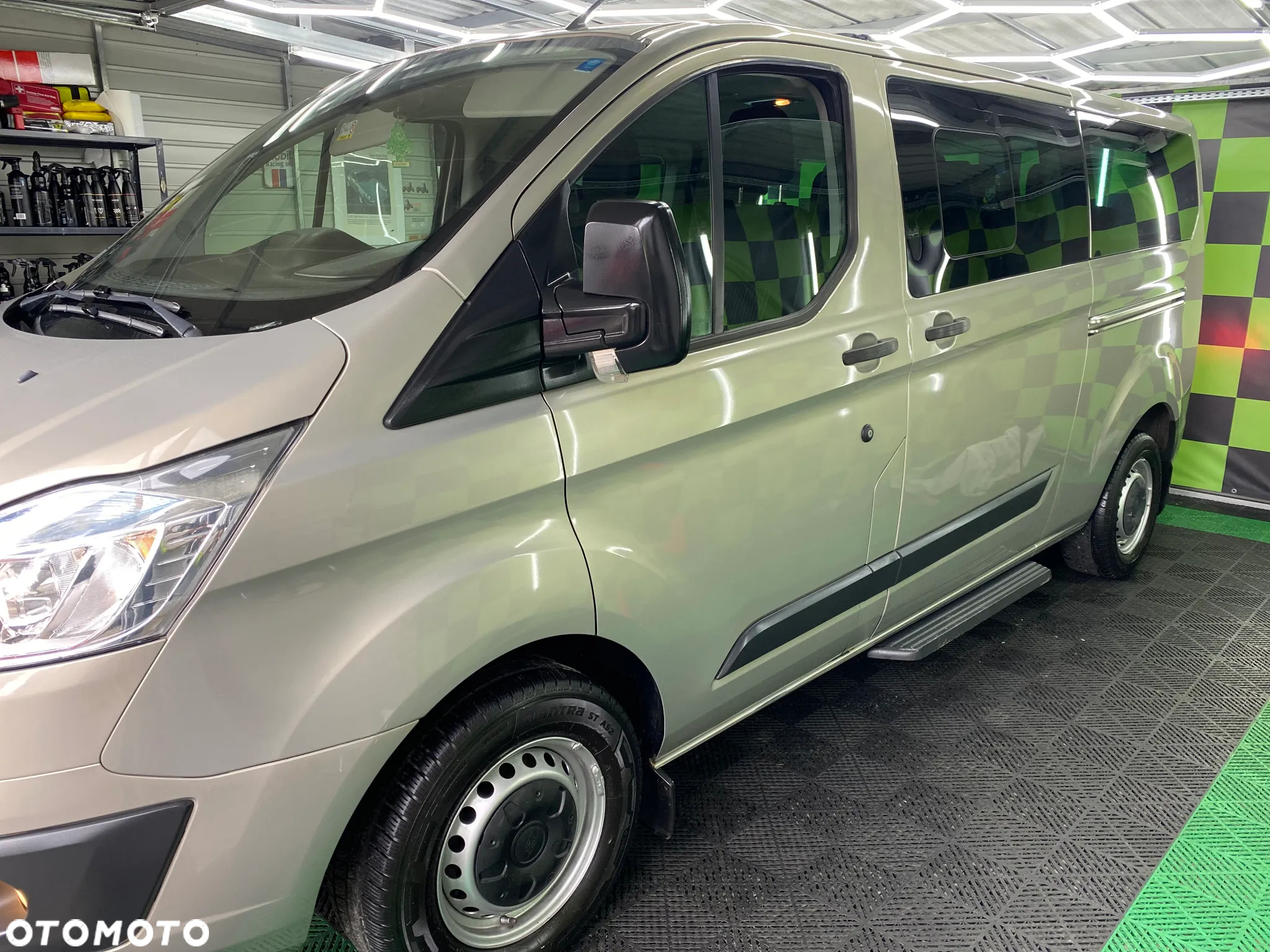 Ford Tourneo Custom 300 L2H1 VA Limited - 4