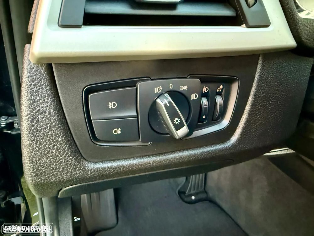 BMW 320 d Touring Ultimate Auto - 21
