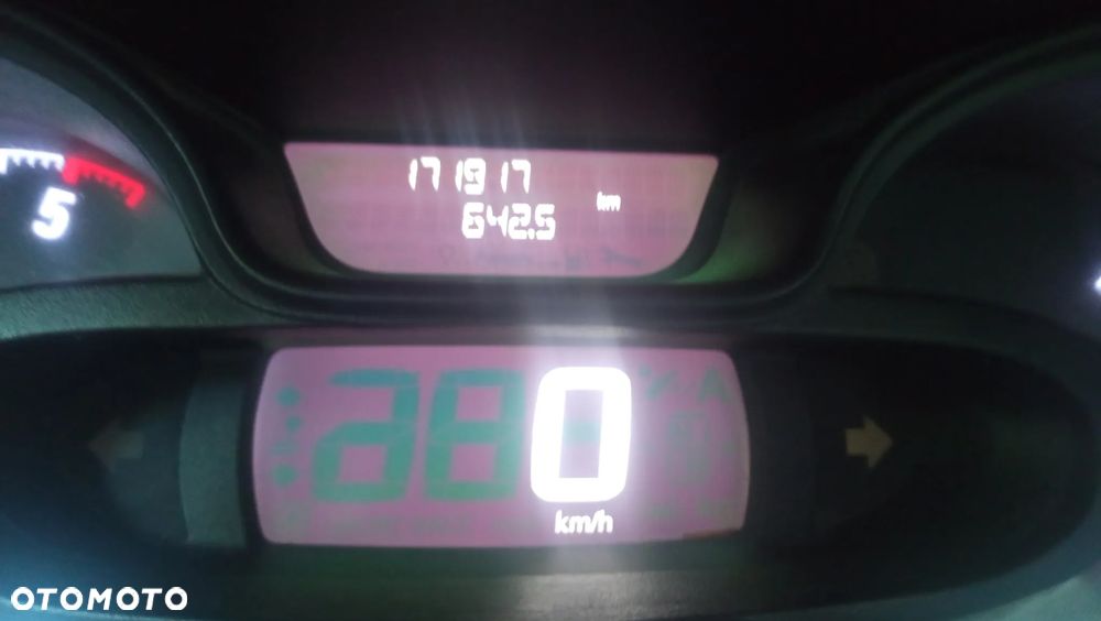 Opel Vivaro - 8