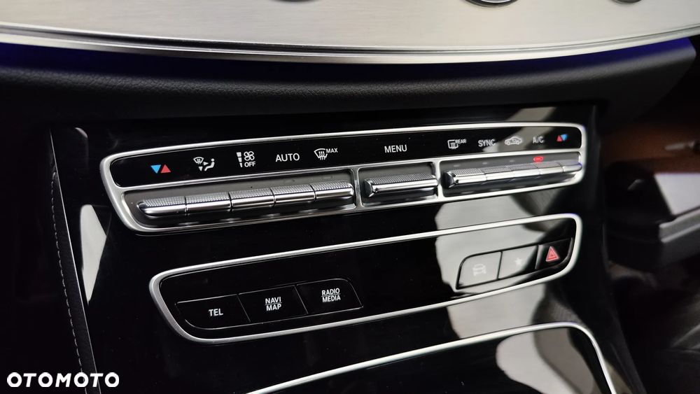 Mercedes-Benz Klasa E 300 9G-TRONIC - 31