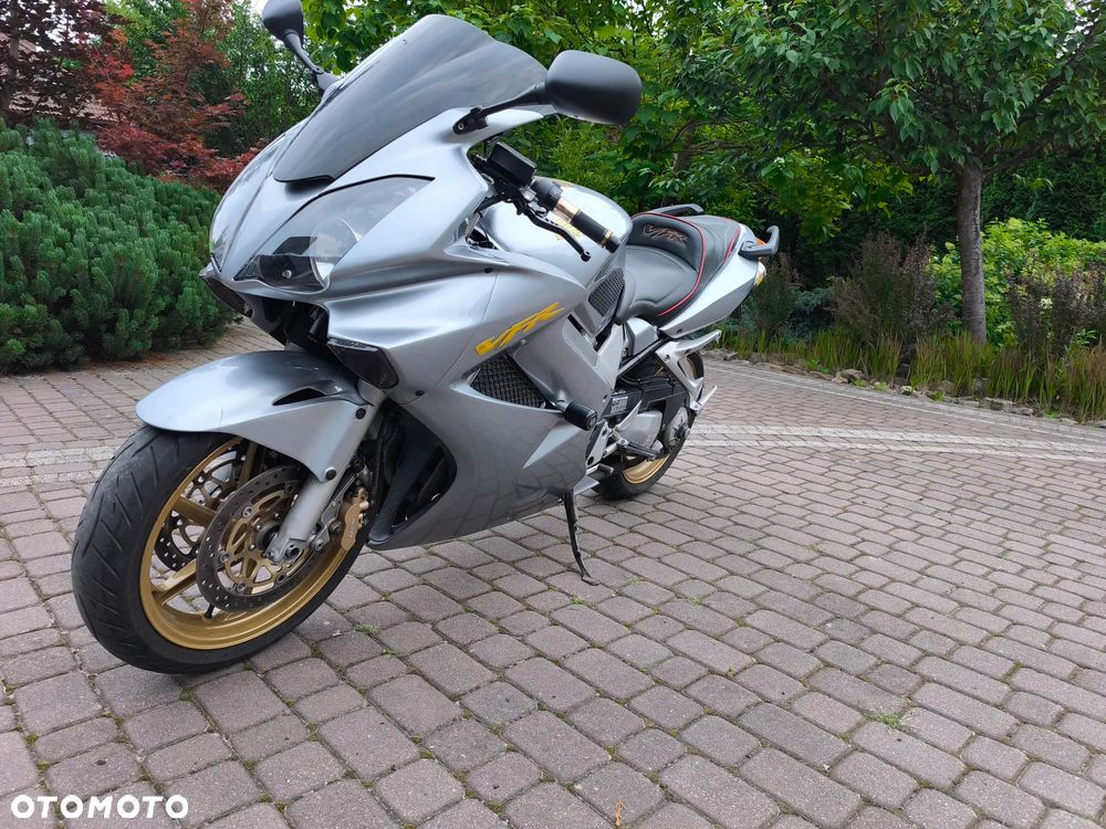 Honda VFR - 9