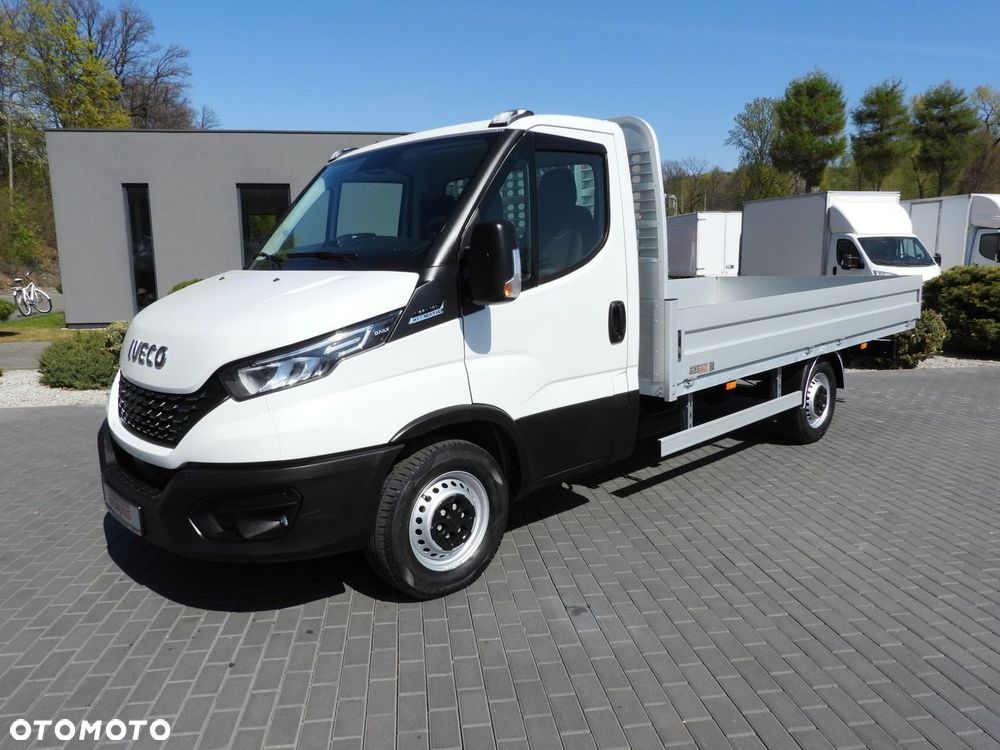 Iveco DAILY 35S16 SKRZYNIA 8 PALET TEMPOMAT LEDY AUTOMAT HI-MATIC KLIMATYZACJA  160KM - 19
