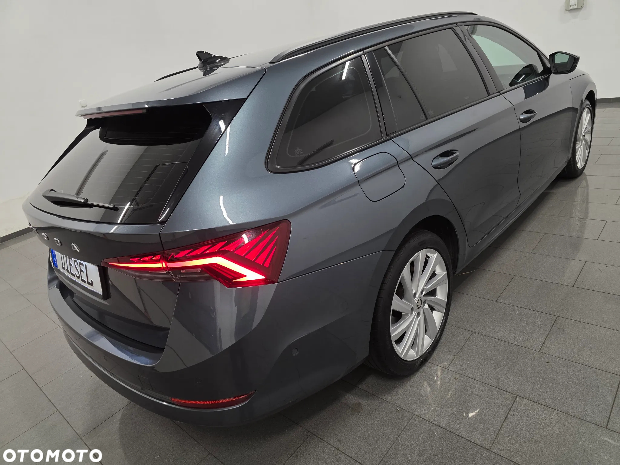Skoda Octavia Combi 2.0 TDI DSG First Edition - 7