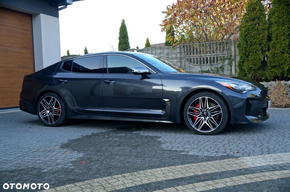 Kia Stinger - 30