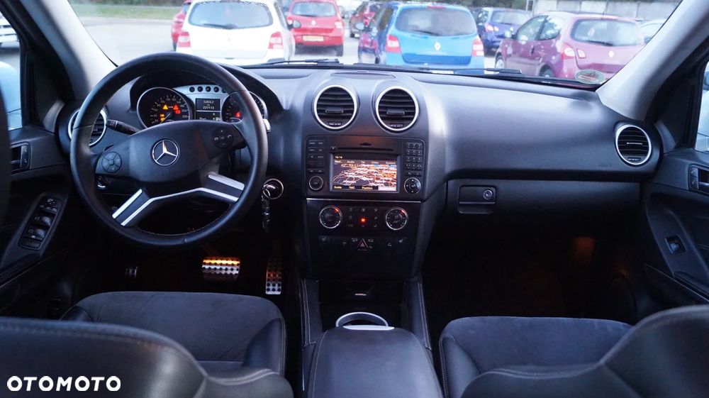 Mercedes-Benz ML 320 CDI 4Matic 7G-TRONIC DPF Edition 10 - 16