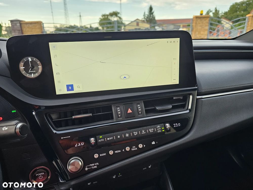Lexus ES 300h Business Edition - 28