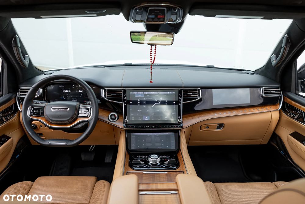 Jeep Grand Wagoneer - 15