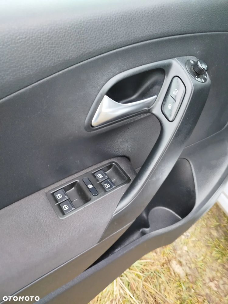 Volkswagen Polo 1.4 16V Comfortline - 19