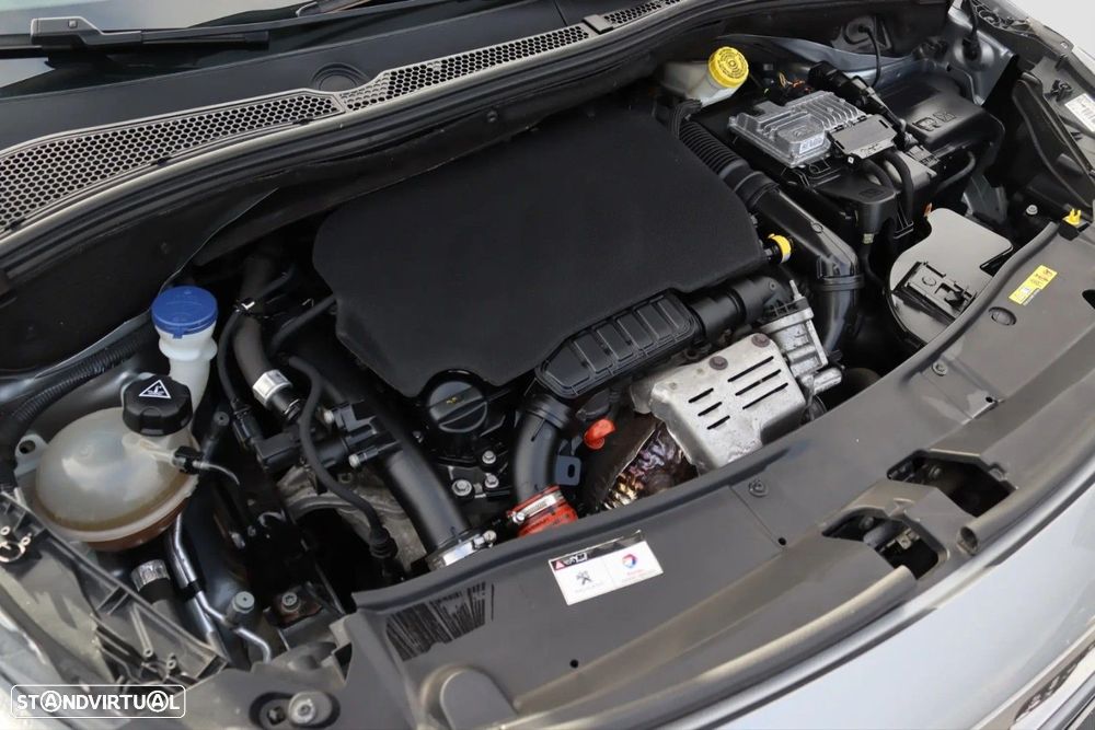 Peugeot 2008 1.2 PureTech Allure EAT6 - 17