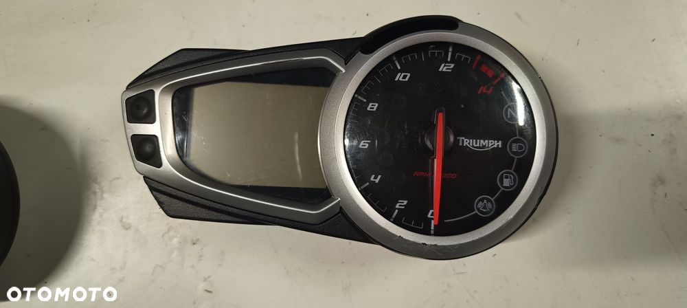 TRIUMPH TIGER  STREET TRIPLE SPEED SPORT DAYTONA LICZNIK ZEGARY - 2
