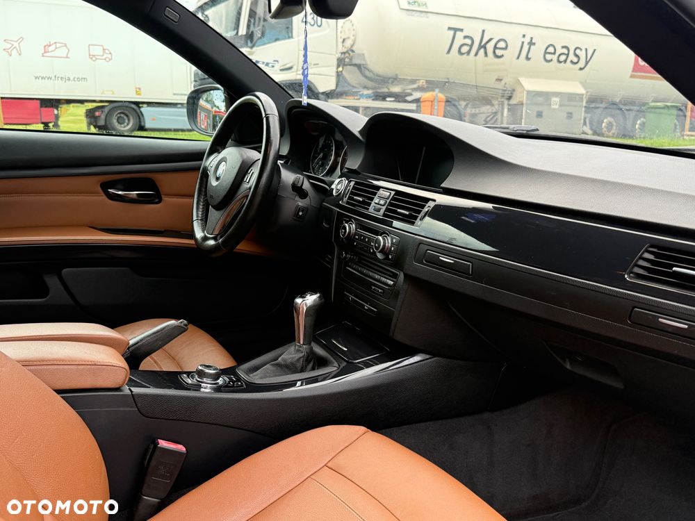 BMW Seria 3 320d Edition Exclusive - 16