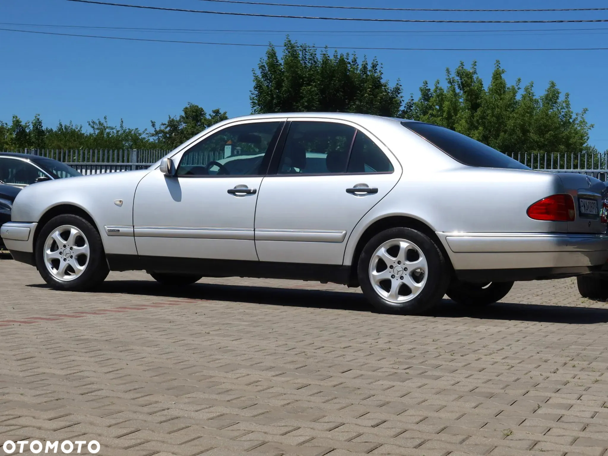 Mercedes-Benz Klasa E 240 Elegance - 33