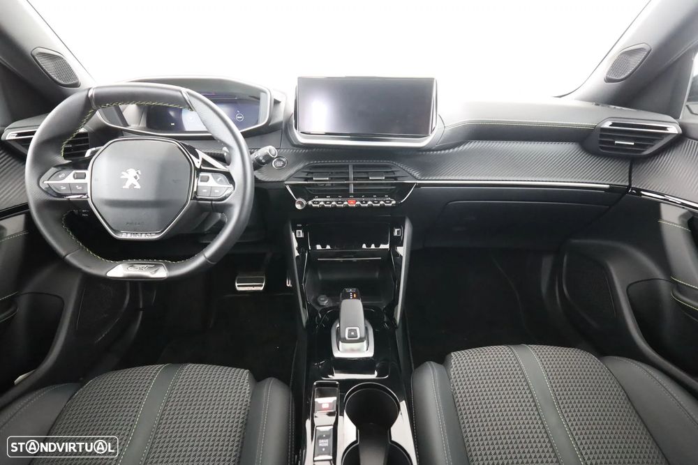 Peugeot 2008 PureTech 130 EAT8 GT - 4