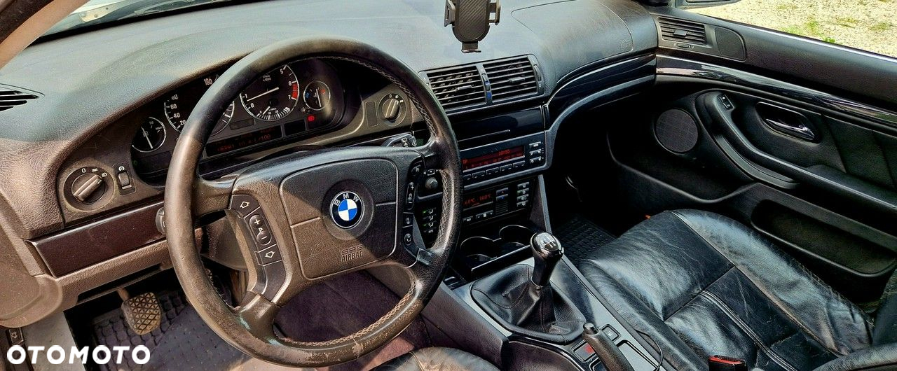 BMW Seria 5 520i - 29
