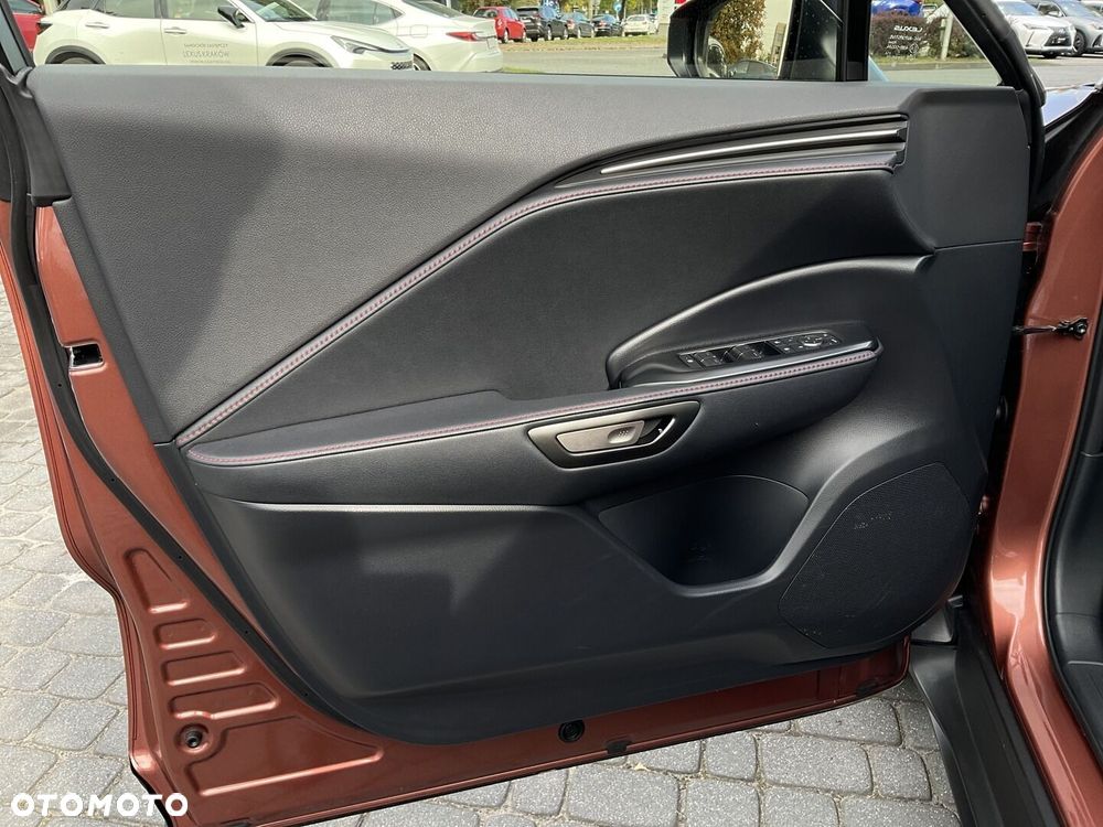 Lexus LBX 1.5 Hybrid Emotion - 16