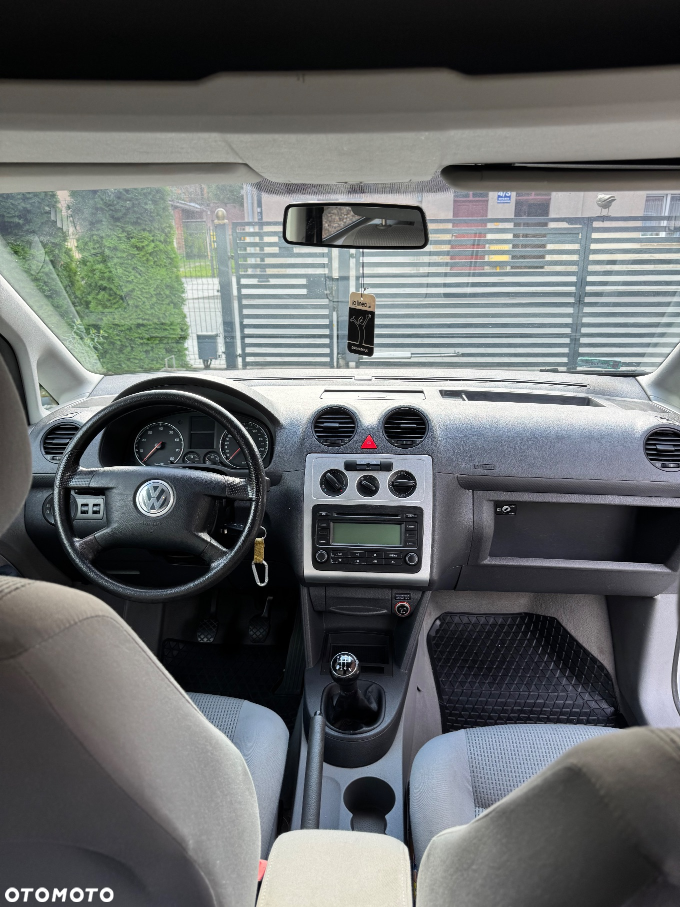 Volkswagen Caddy ver-1-6-life-7--si- - 8