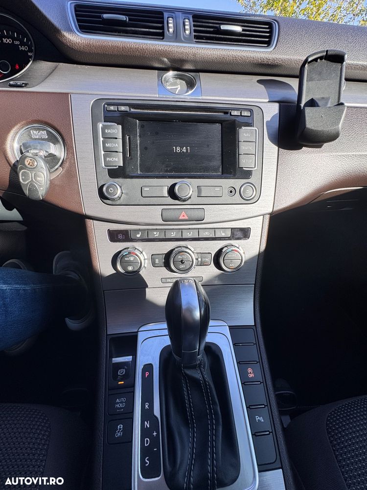 Volkswagen Passat 2.0 TDI BlueMotion Technology DSG Comfortline - 9