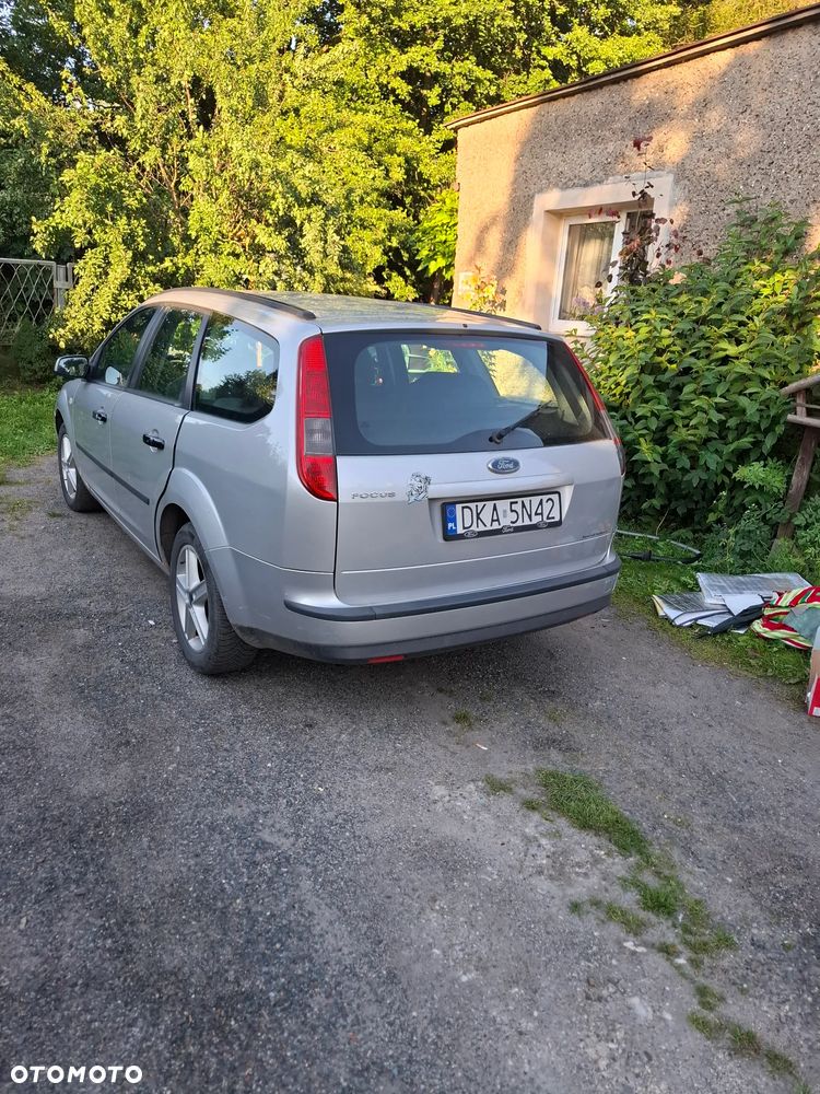 Ford Focus 1.6 Ambiente - 4