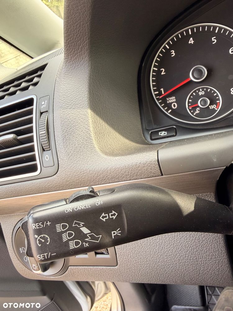 Volkswagen Touran - 10