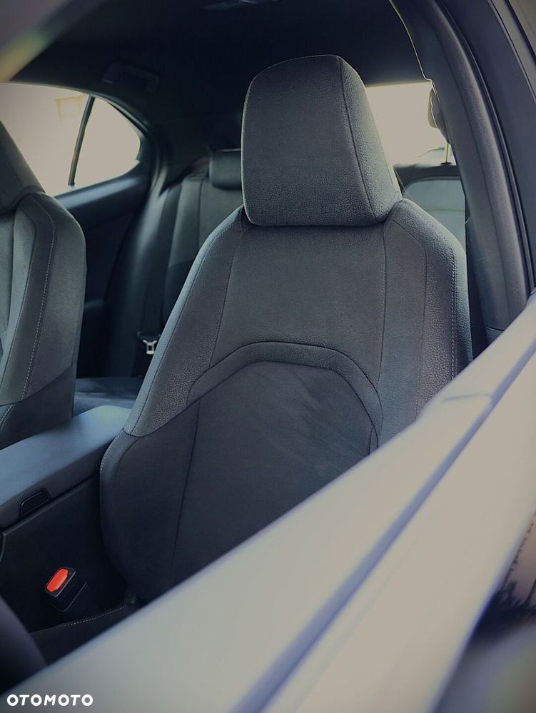 Lexus UX 300h Elegance - 33
