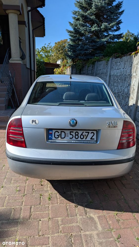 Skoda Superb 2002 photo 4