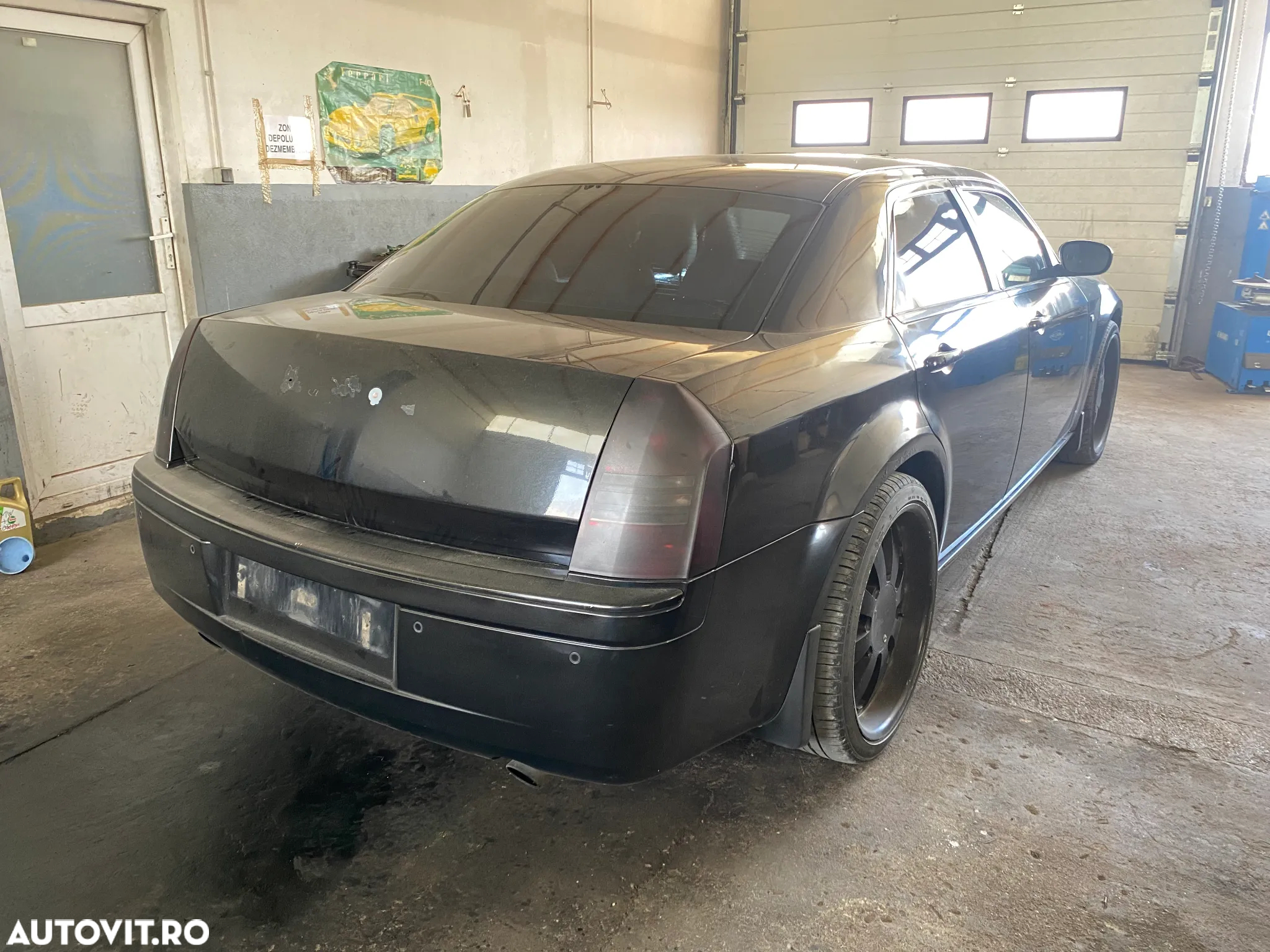 Dezmembrez piese Chrysler 300c - 3