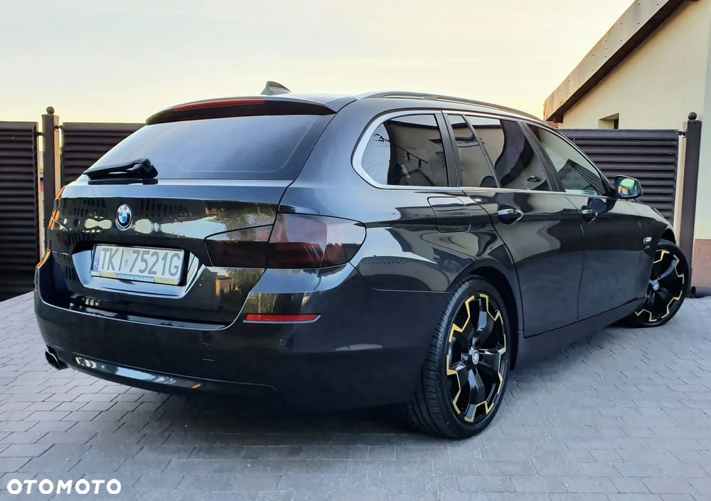 BMW Seria 5 525d xDrive - 4