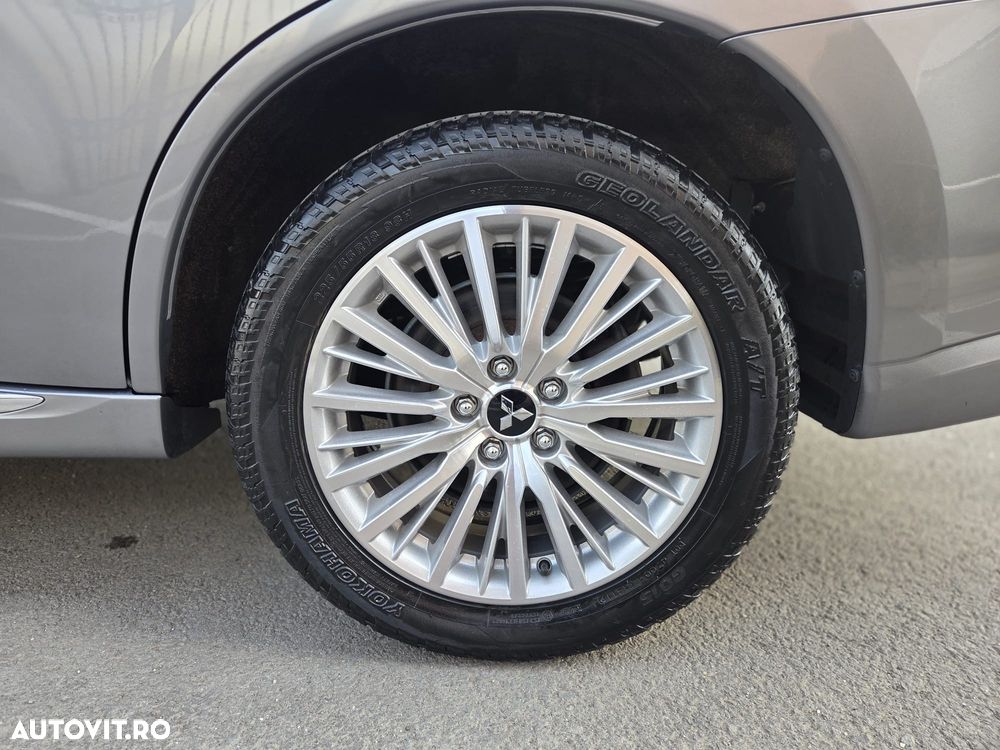 Mitsubishi Outlander - 30