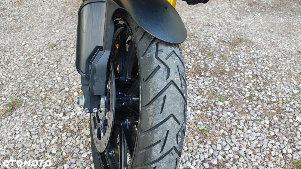 Suzuki V-STROM - 12