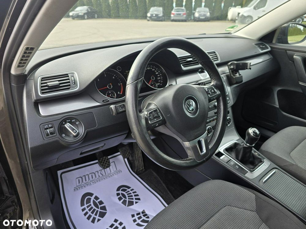 Volkswagen Passat - 19