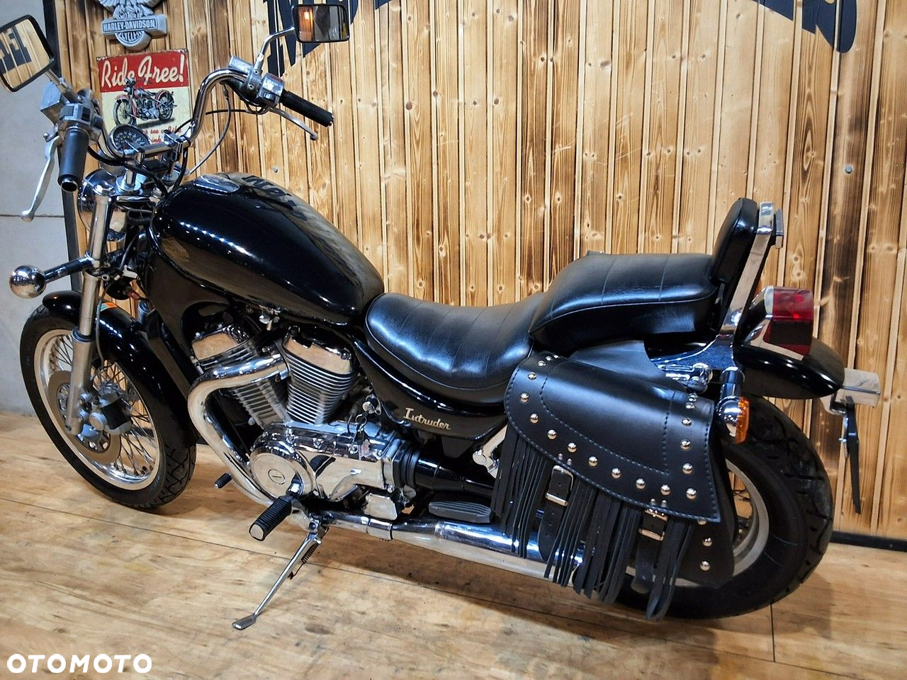 Suzuki Intruder - 3