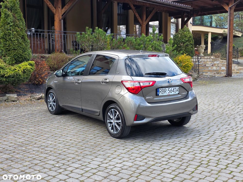 Toyota Yaris Hybrid 100 Premium - 11