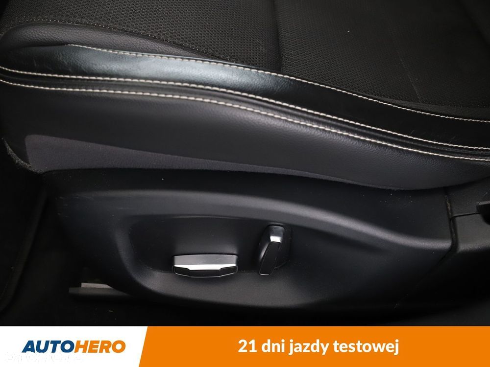 Jaguar XF 2.0 i4D R-Sport - 37