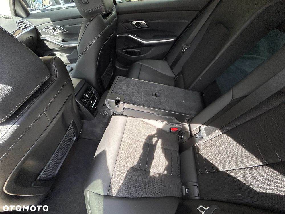 BMW Seria 3 320e xDrive Advantage sport - 22