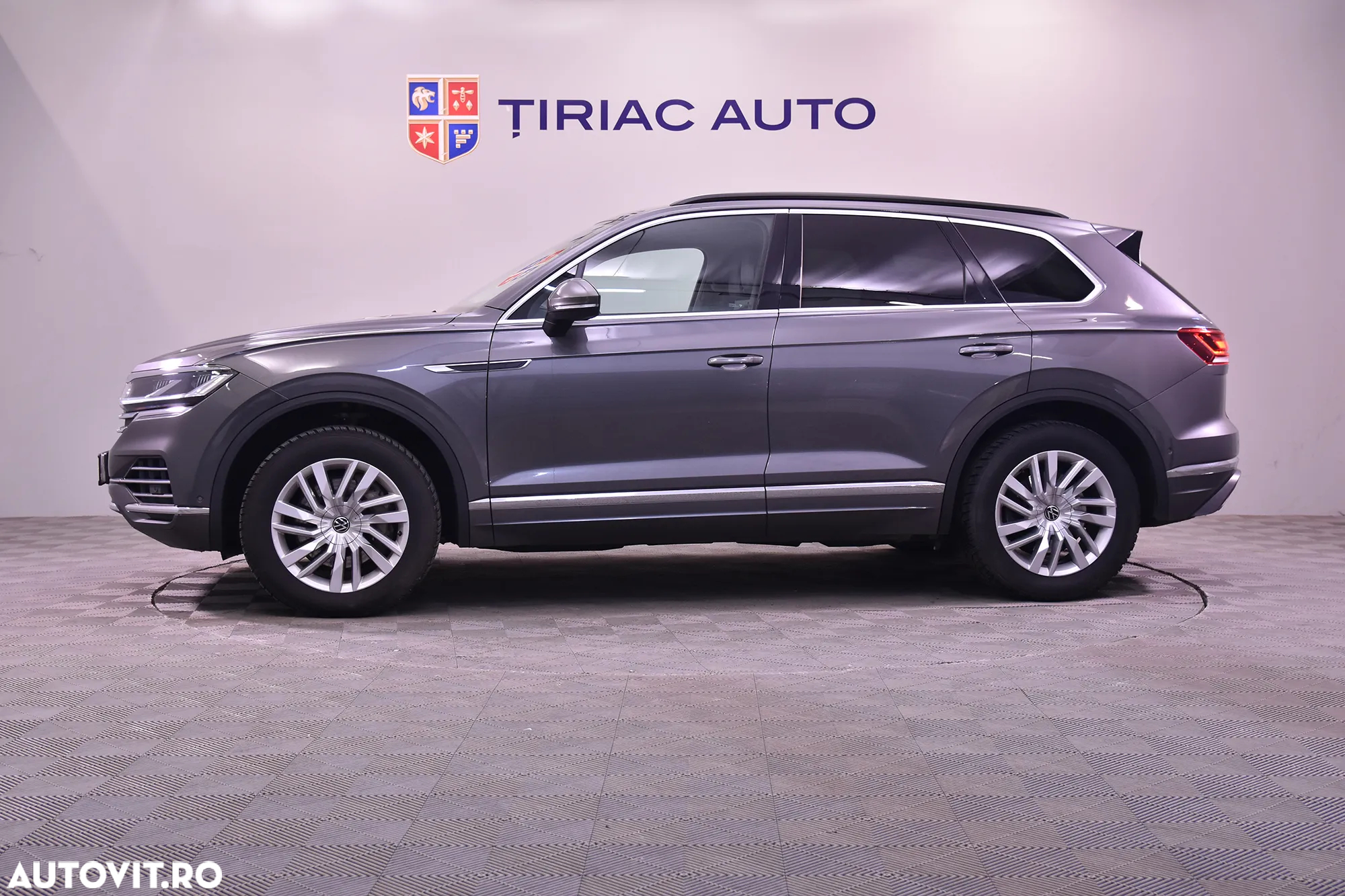 Volkswagen Touareg - 2