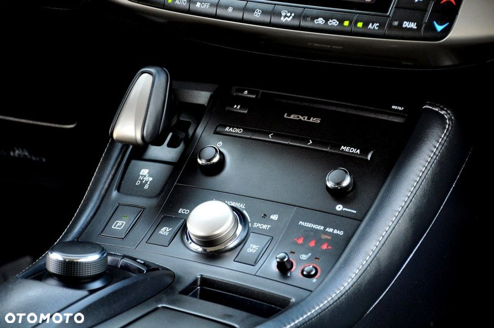 Lexus CT 200h Elegance EU6 - 33
