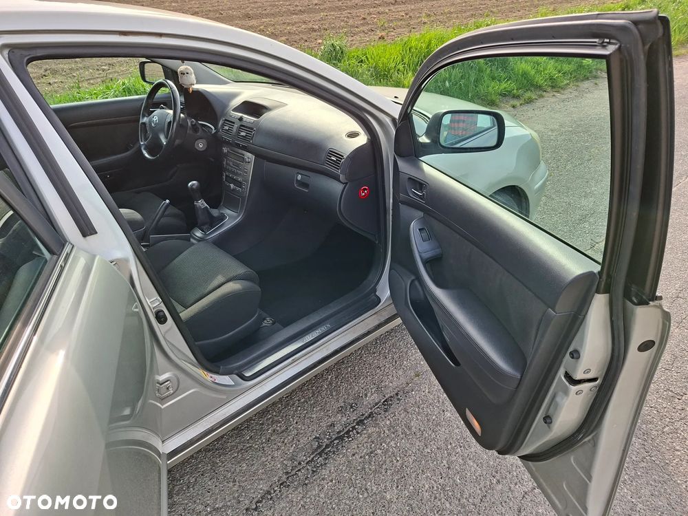 Toyota Avensis 1.8 VVT-i Luna - 27