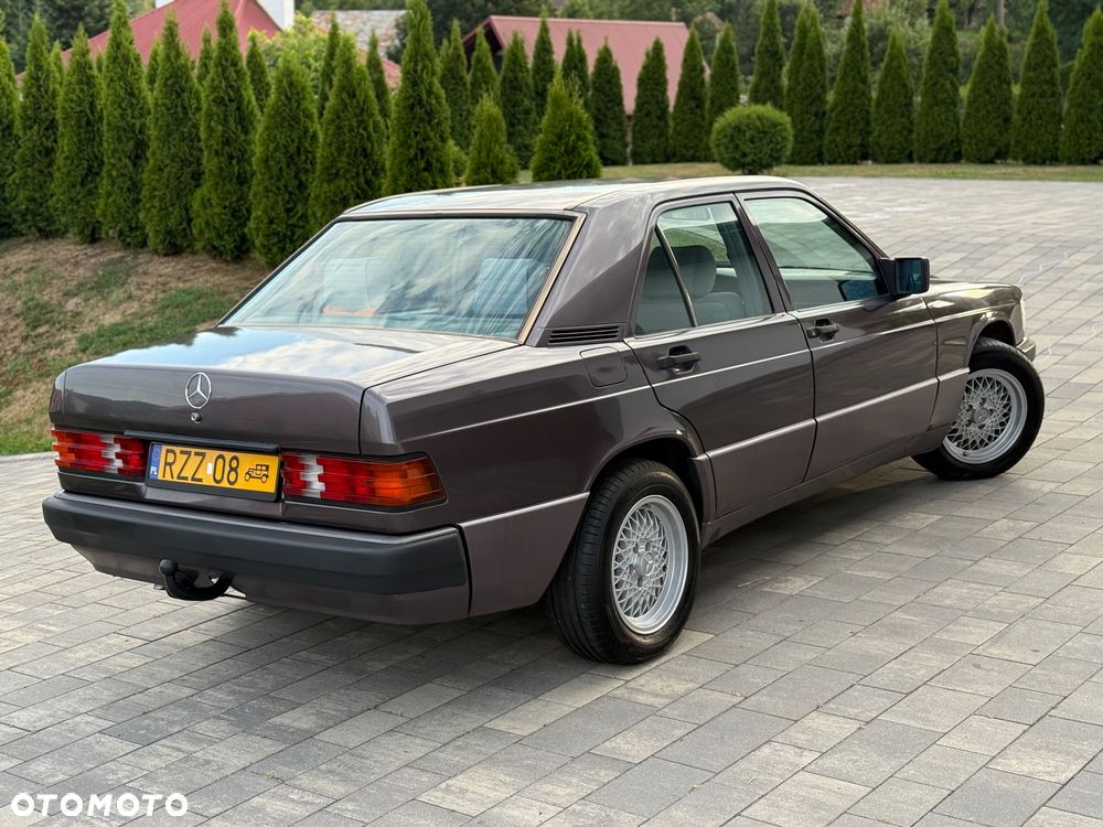 Mercedes-Benz W201 (190) - 15