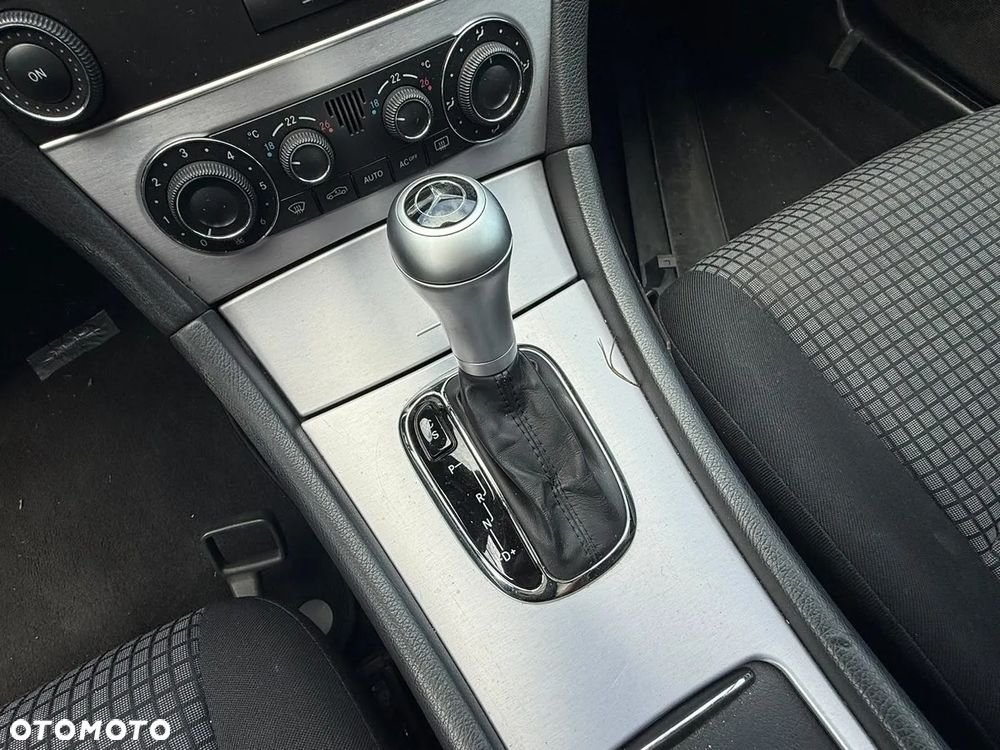 Mercedes-Benz Klasa C 180 Kompressor Automatik Sport Edition - 30