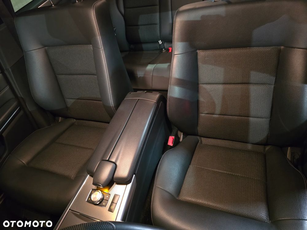 Mercedes-Benz Klasa E 350 BlueTEC 4Matic 7G-TRONIC Elegance - 31