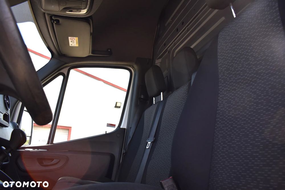 Mercedes-Benz Sprinter - 20