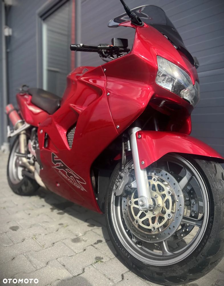 Honda VFR - 3