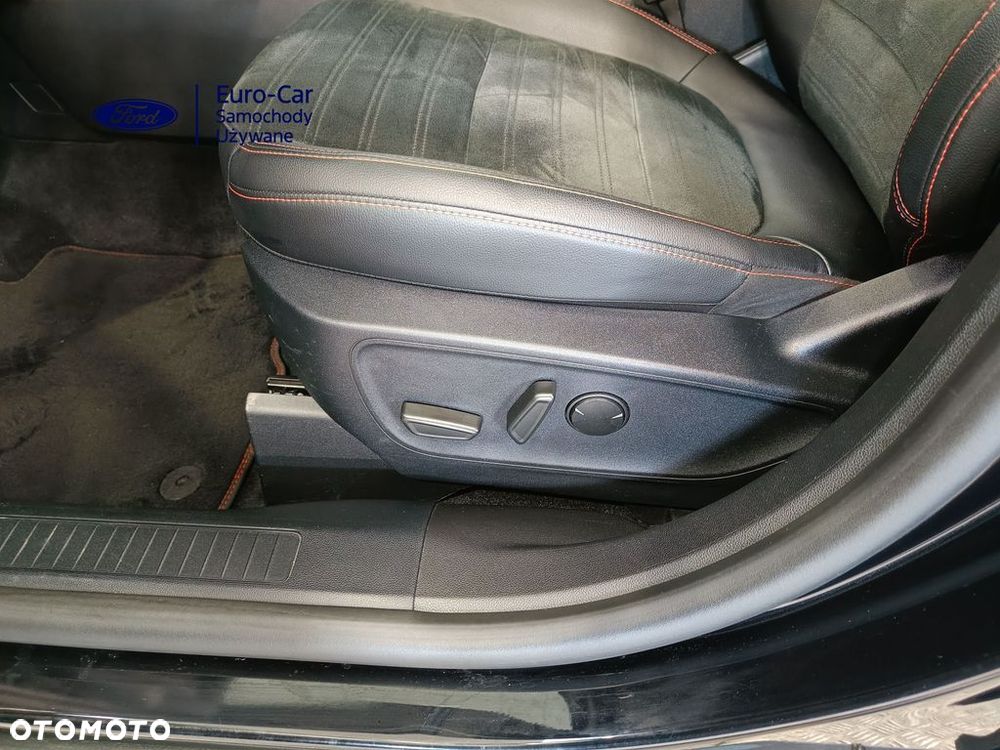 Ford Kuga 2.5 Duratec PHEV ST-LINE X - 31