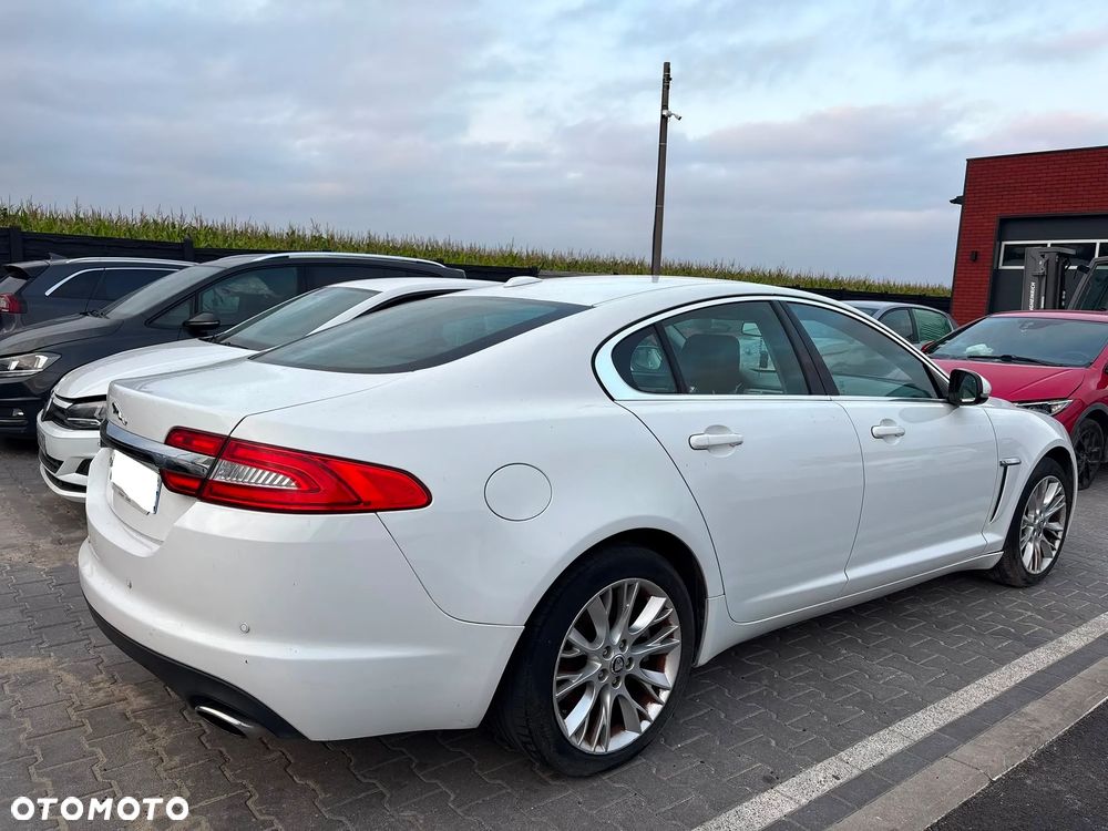Jaguar XF 3.0 V6 D Luxury - 29